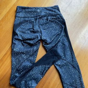 Lulu | Sz 4 | black and white leggings